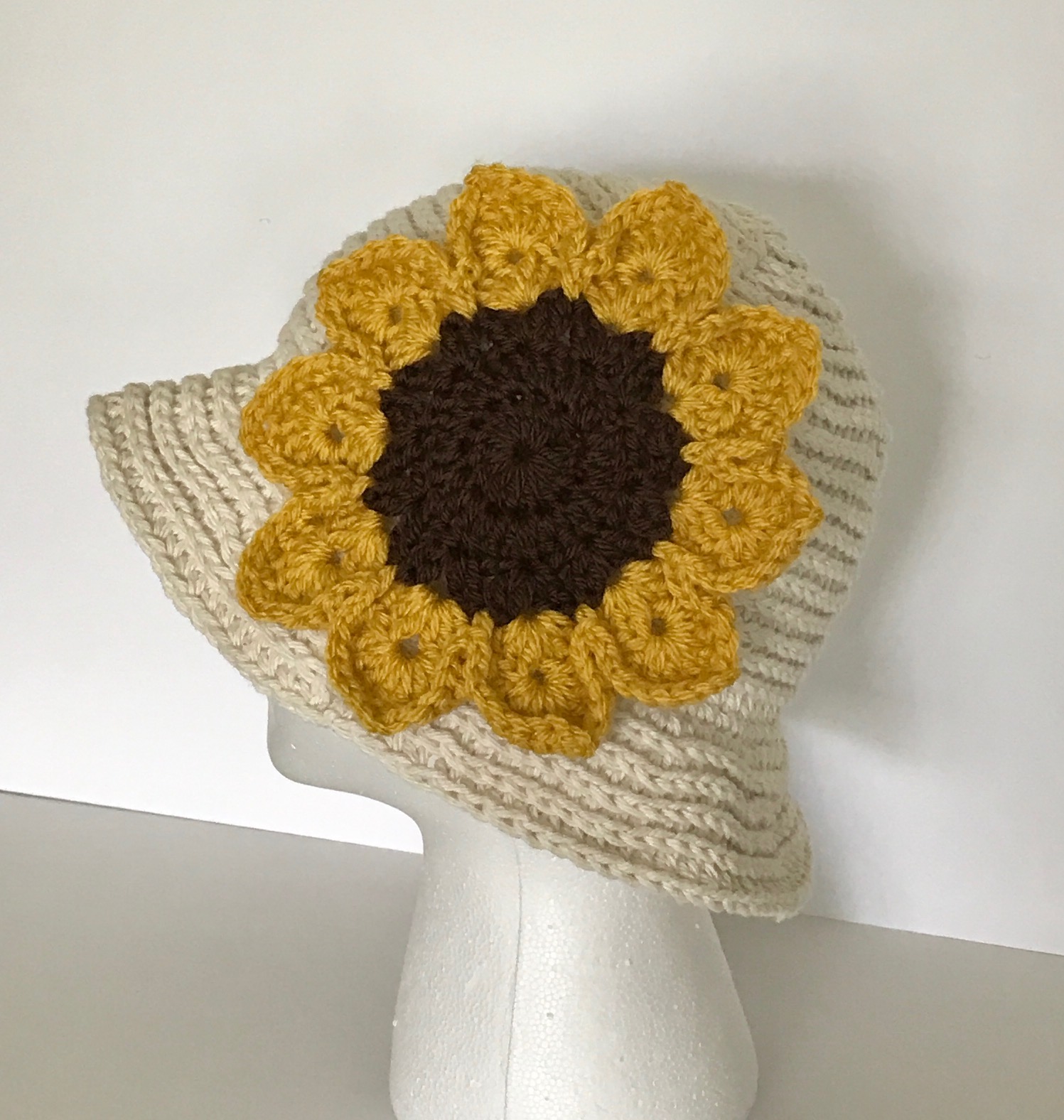 Crochet Summer Hat with Sunflower, Free Crochet Pattern